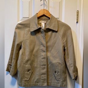 Isaac Mizrahi tan short trench coat. Size Medium